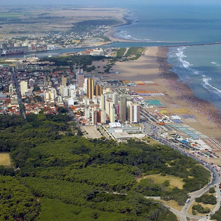 Fotografía de vista aérea de la ciudad de Necochea.